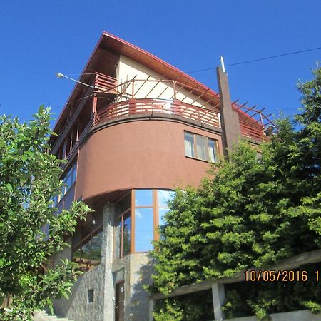 Hotel Casa Moroeni Esterno foto