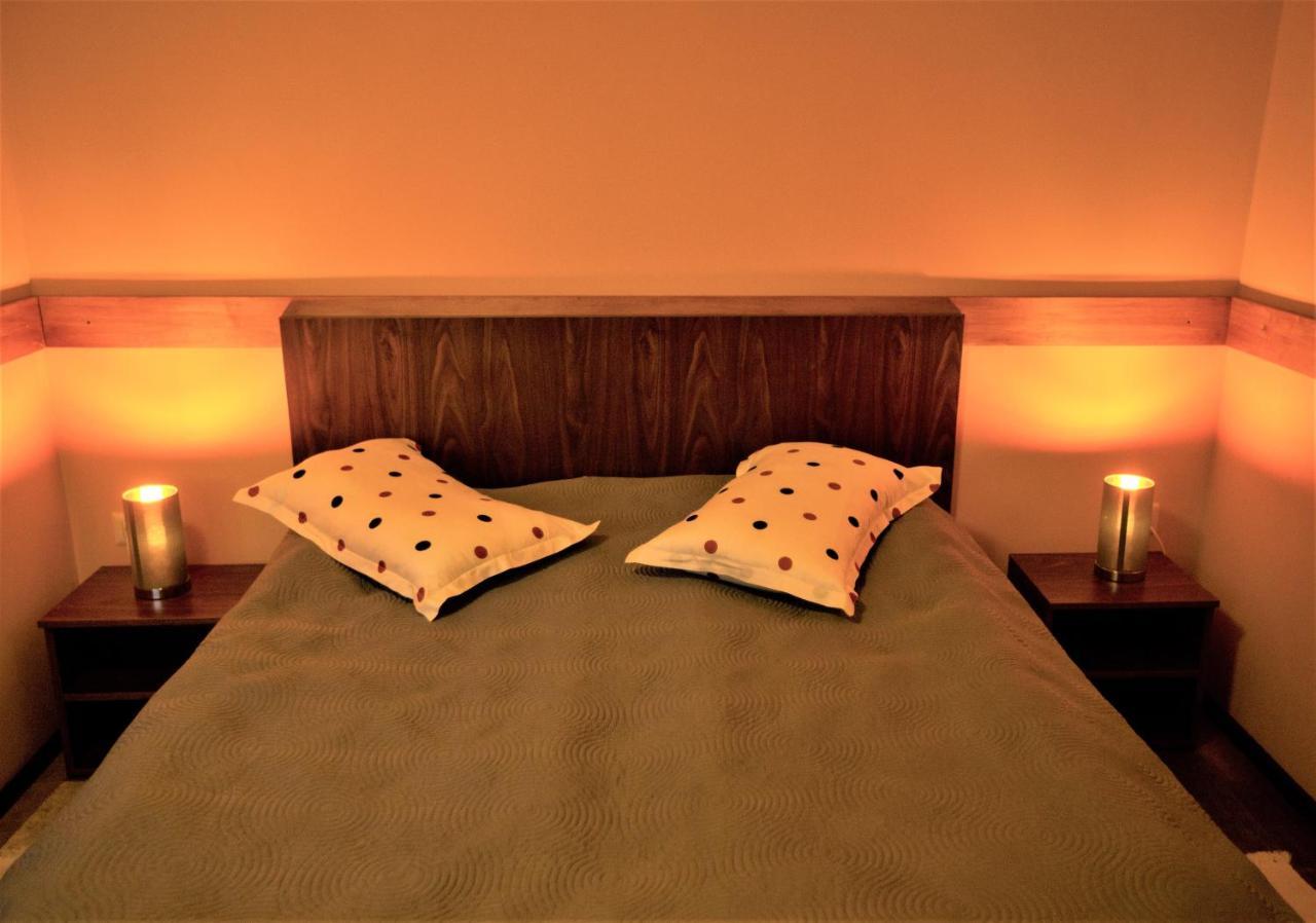 Hotel Casa Moroeni Esterno foto