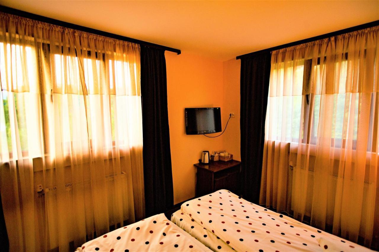 Hotel Casa Moroeni Esterno foto