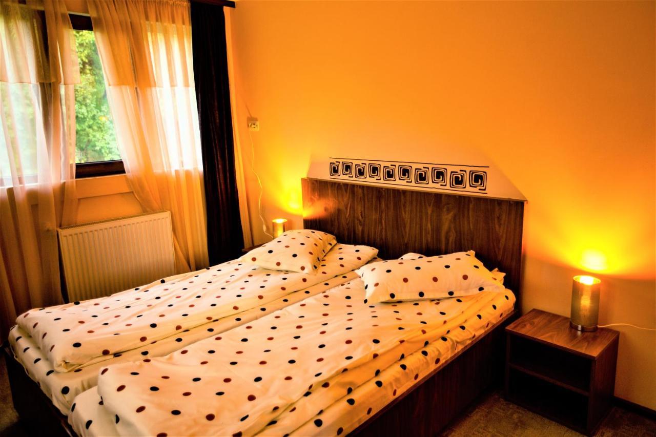 Hotel Casa Moroeni Esterno foto