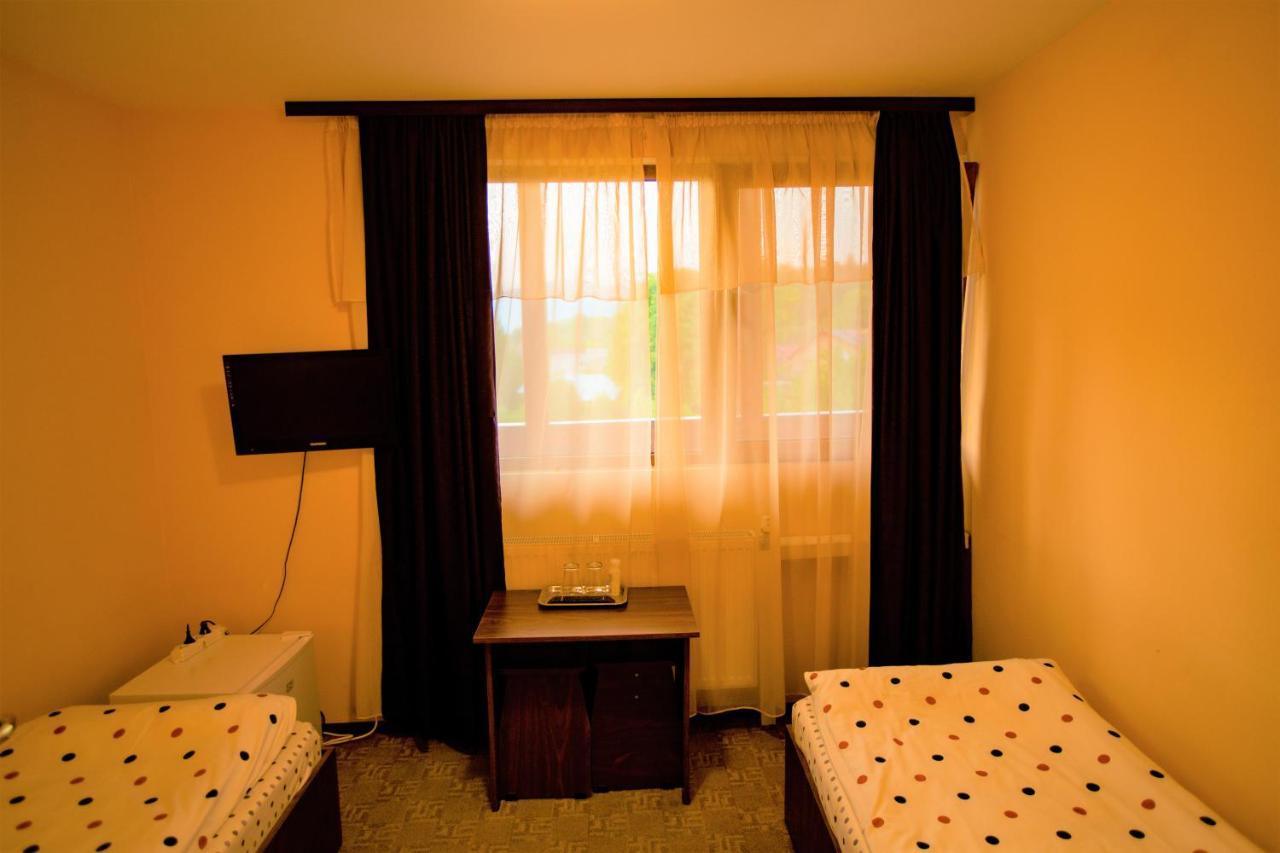Hotel Casa Moroeni Esterno foto