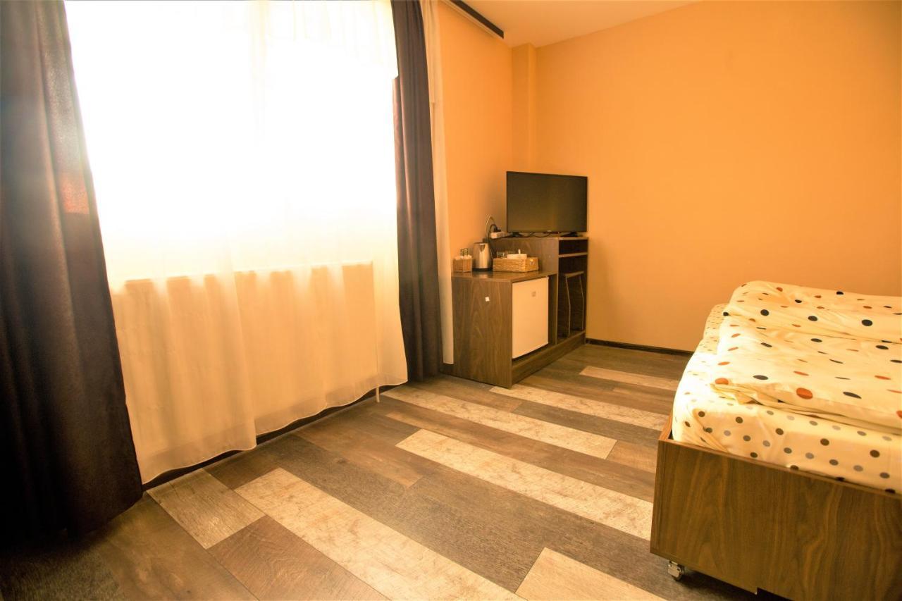 Hotel Casa Moroeni Esterno foto