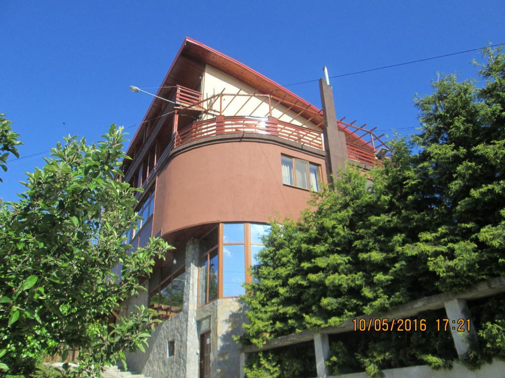 Hotel Casa Moroeni Esterno foto